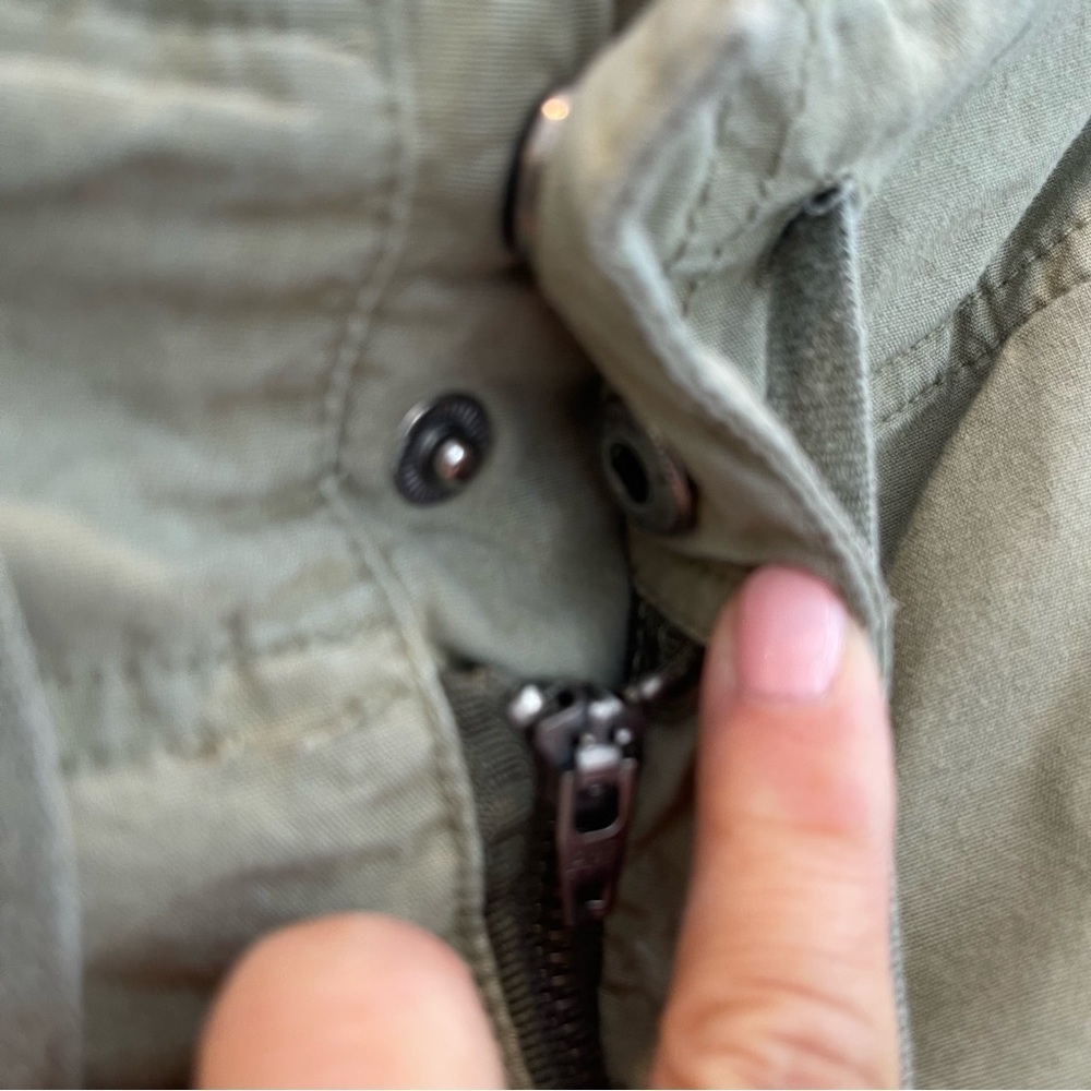 Abercrombie & Fitch Womens Pants Size S Green Low Rise Cargo Cropped Pants - Picture 5 of 16